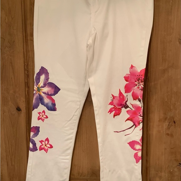 Venus painted floral jeans. Very stretchy! - Picture 2 of 4